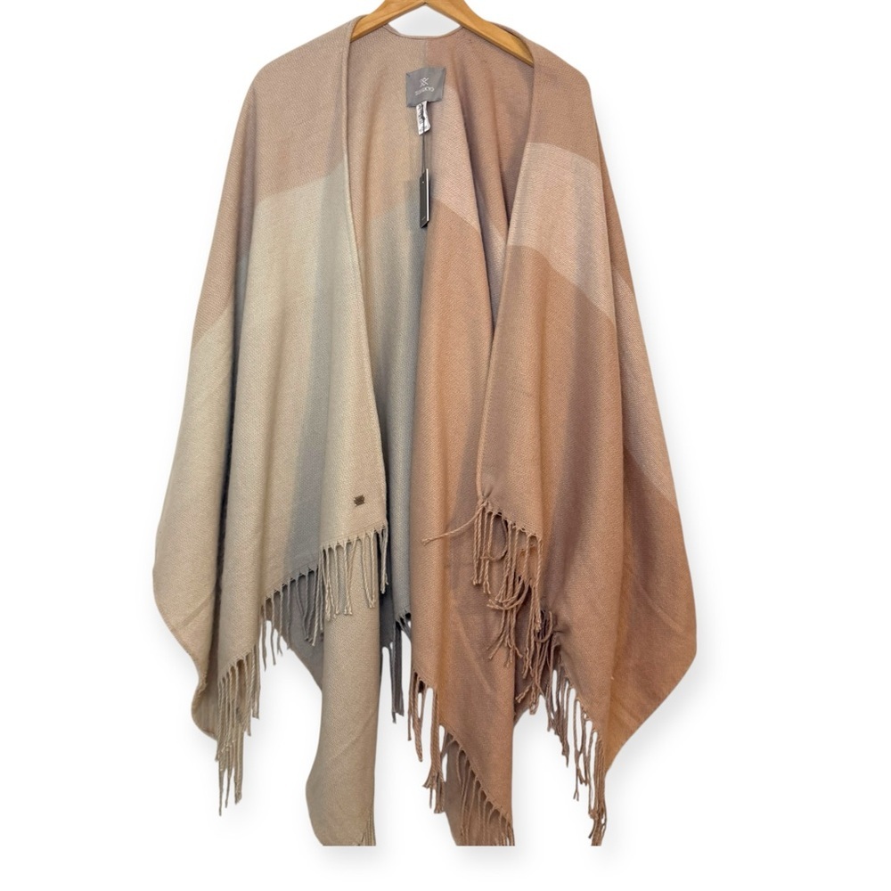 NWT Colorblock Fringe Ruana Shawl Wrap Poncho Beige Blush One Size